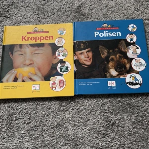 Kroppen - Upptäck kroppen på ett roligt och lärorikt sätt! Den här boken svarar på frågor om allt från snor till kroppens minsta delar, perfekt för nyfikna unga som vill veta mer om hur kroppen fungerar.