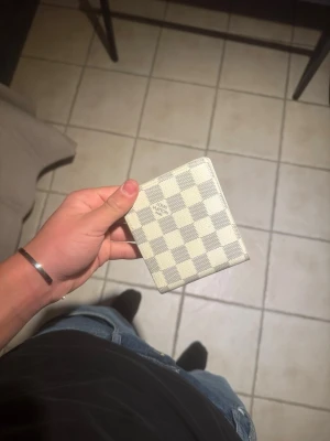 Plånbok  - Beige plånbok knappt andvänd