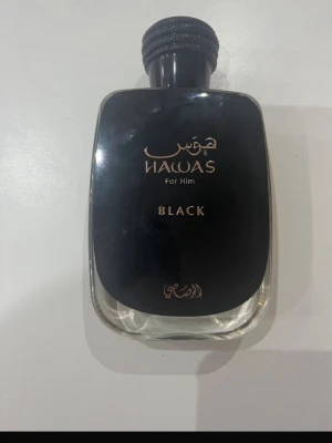 Rasasi Hawas black 100ml - Säljer ELLER Byter, Ca 90ml kvar, inspirerad av hacivat, håller länge. Skriv till mig om du har byten👍