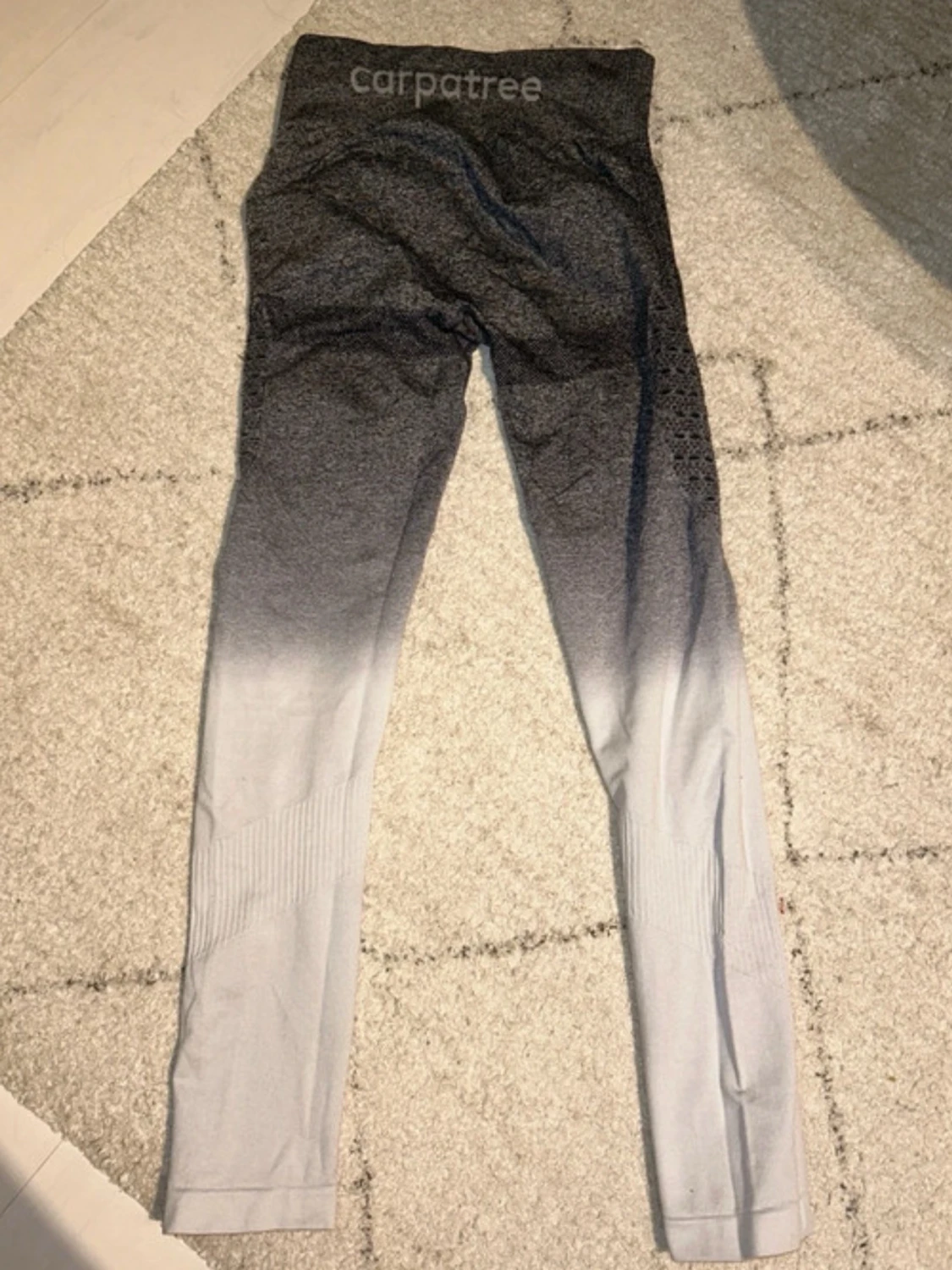 Grå-svarta seamless leggings från Carpatree - 3