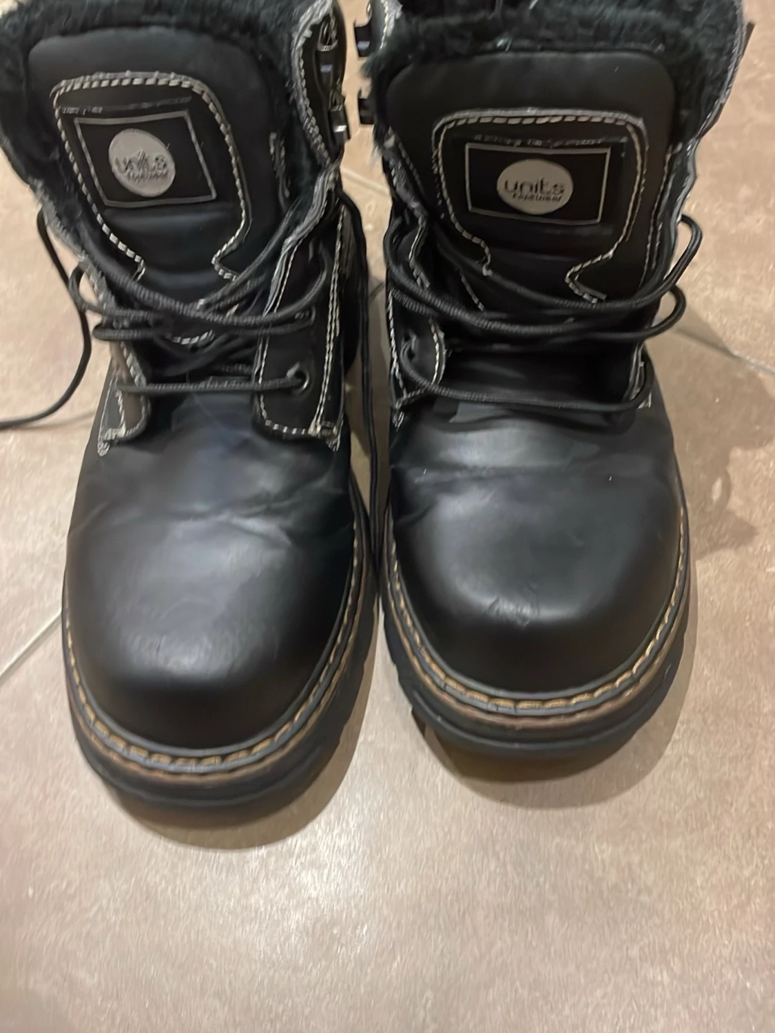 Svarta vinterkängor från Unite