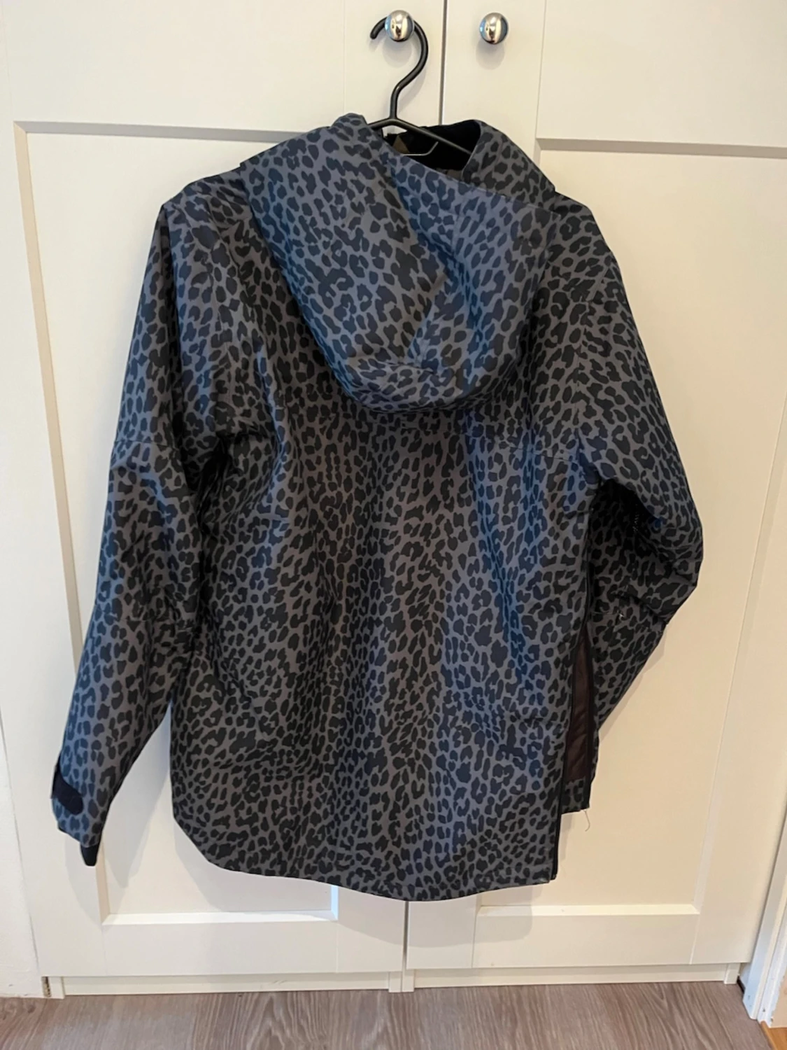 Leopardmönstrad vindjacka med huva - 2