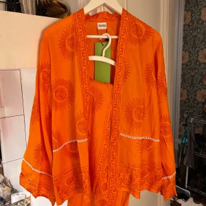 Welcome to the love club set  - Säljer detta fina oanvända set från Welcome to the love club!   Storleken är onesize och passar de flesta storlekar från XS-L  Nypris 1000kr  Färgen är tangerine glaze