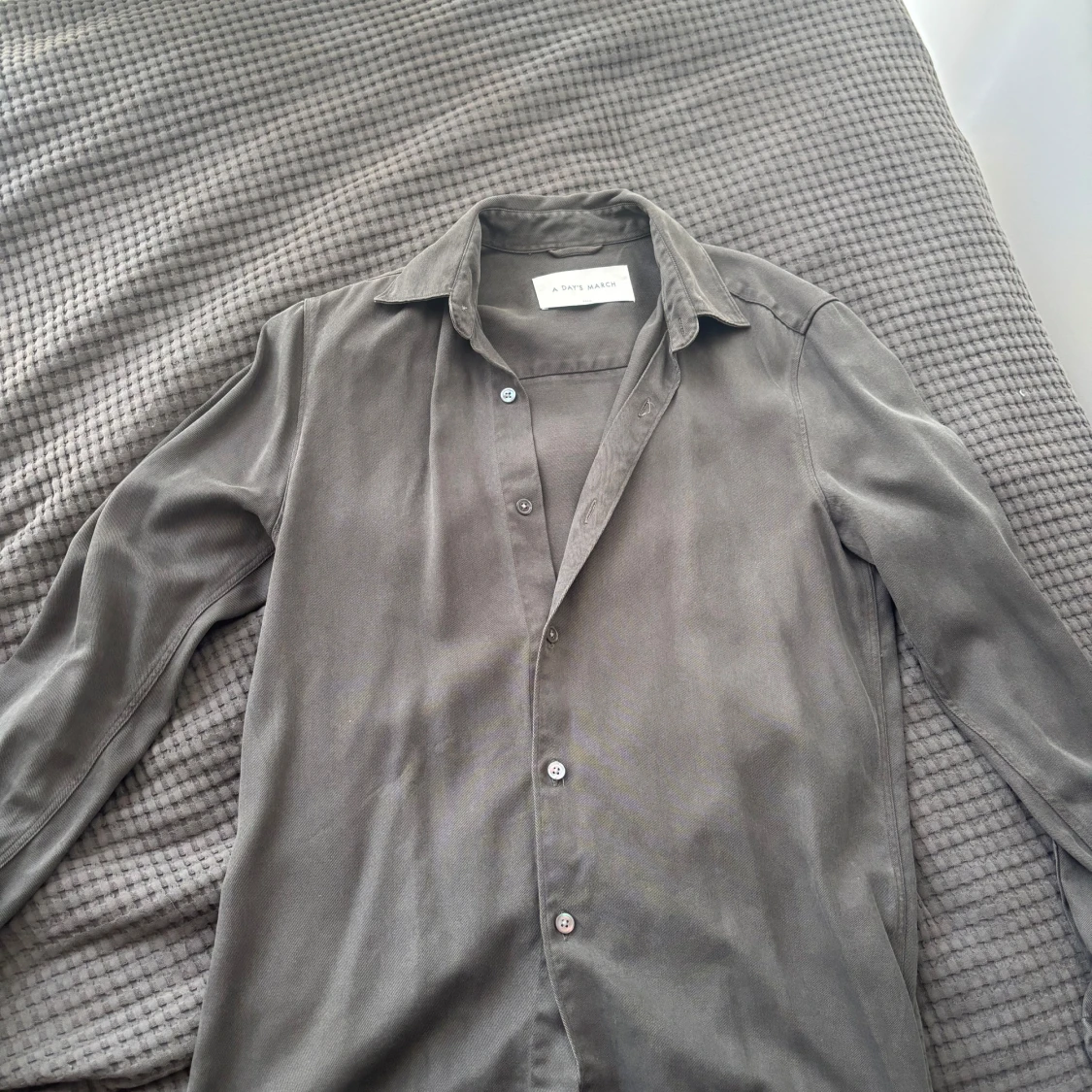 Oliv grön skjorta från A Day's March - 2