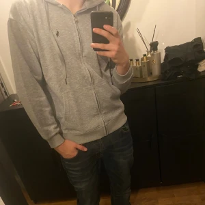 Grå zip hoodie  Polo Ralph Lauren - Helt ny polo zip hoodie storlek L