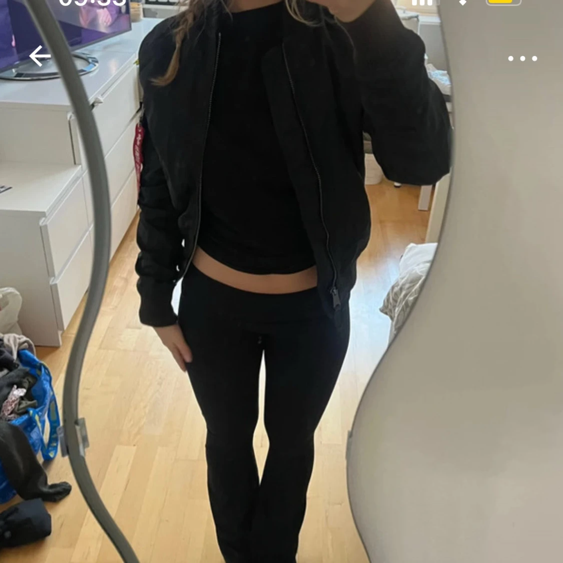 Svart bomberjacka från Alpha Industries