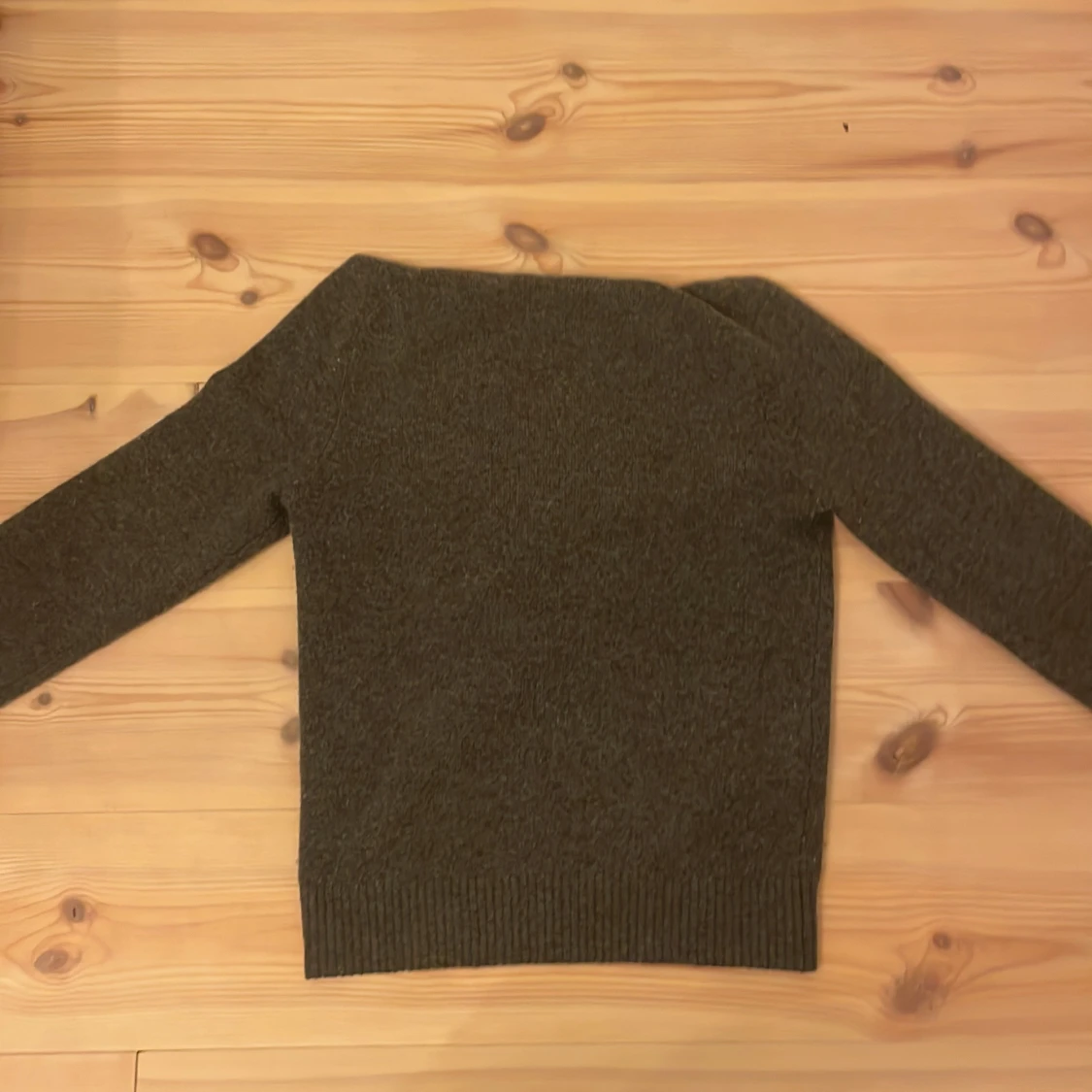 Mörkgrå stickad hoodie med huva - 2