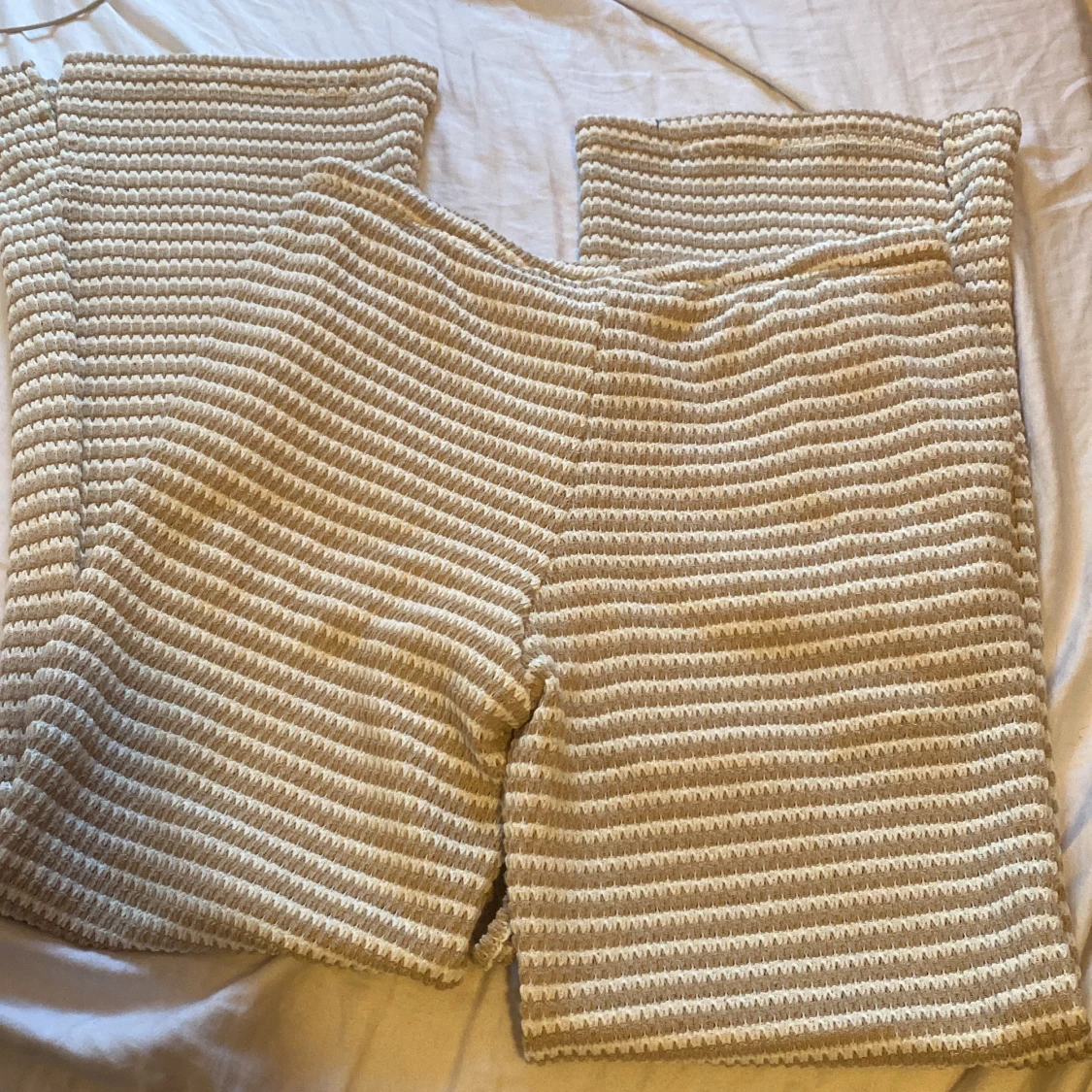 Randiga stickade byxor från SHEIN - 1