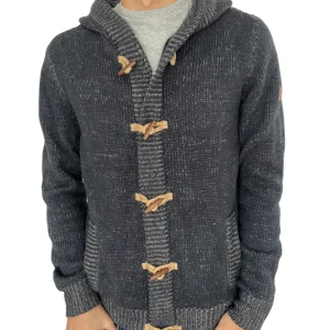 Stickad cardigan med luva  - Otroligt fet stickad cardigan i toppskick, perfekt nu till hösten 