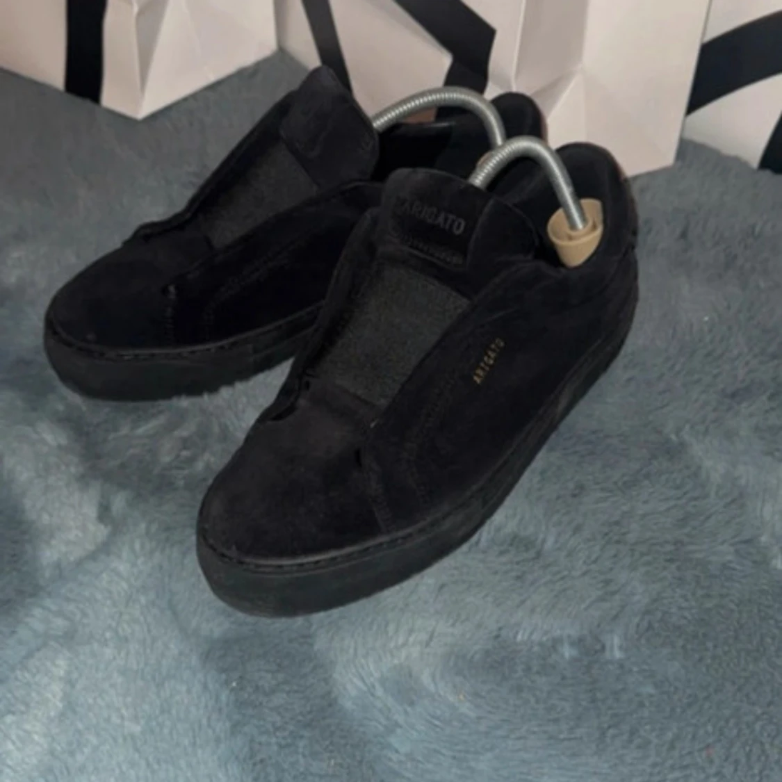 Svarta mocka sneakers från Axel Arigato - 2