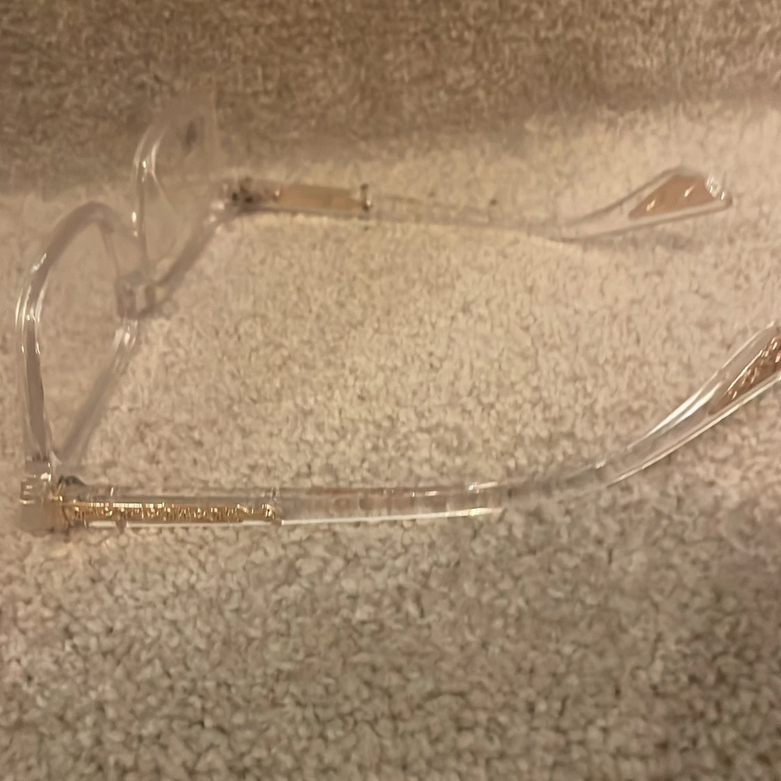 Transparenta glasögon med gulddetaljer - 3