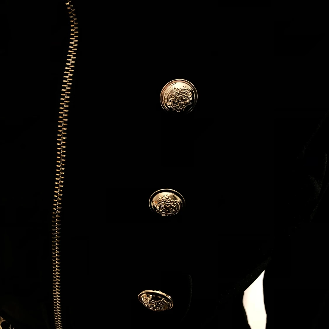 Svart rock med guldknappar från Qiaomeng - 1