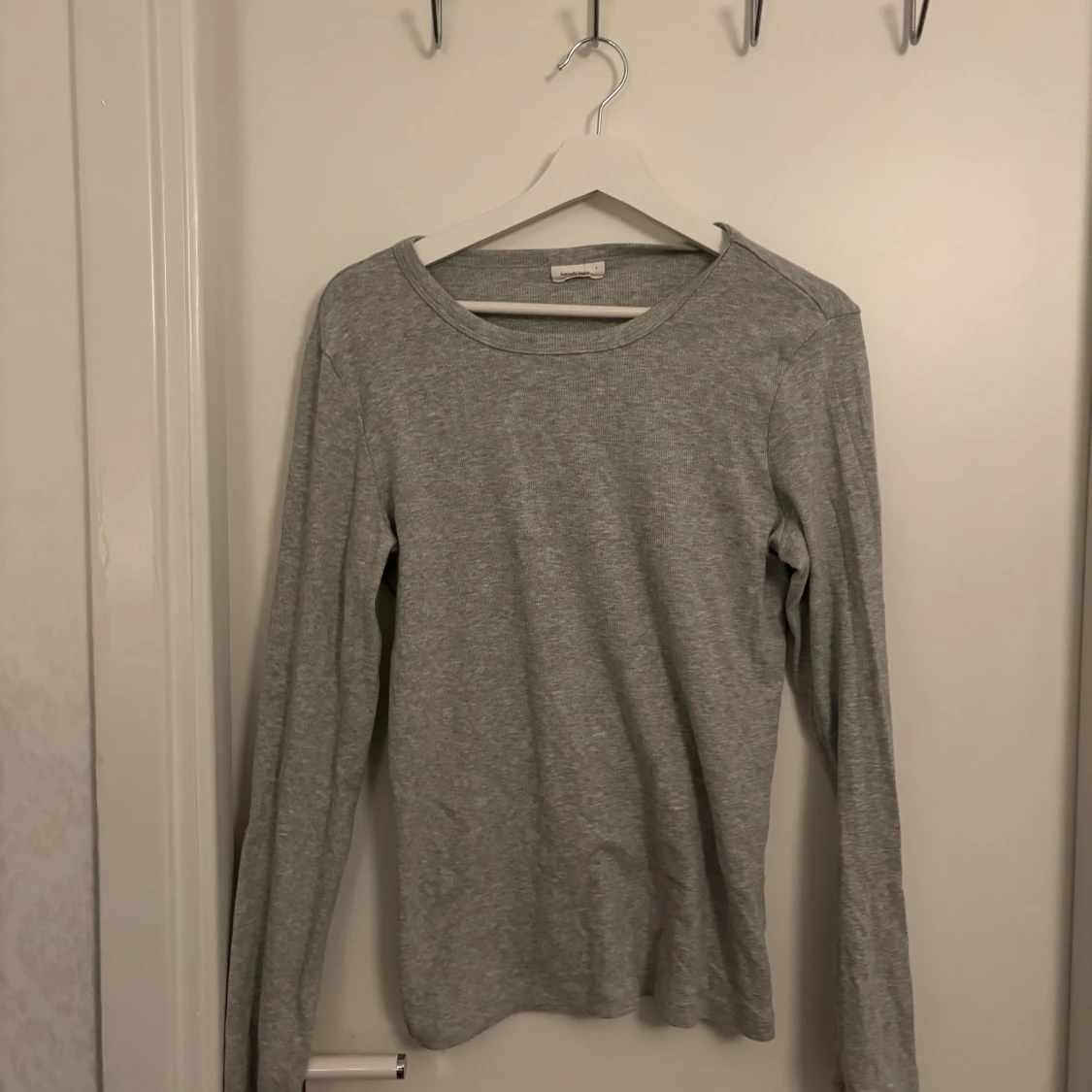 Grå basic långärmad tröja