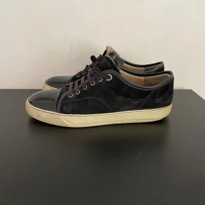 Svarta lanvins - Lanvins | Defekt! Syns på bilderna | Inget og | storlek 41 |