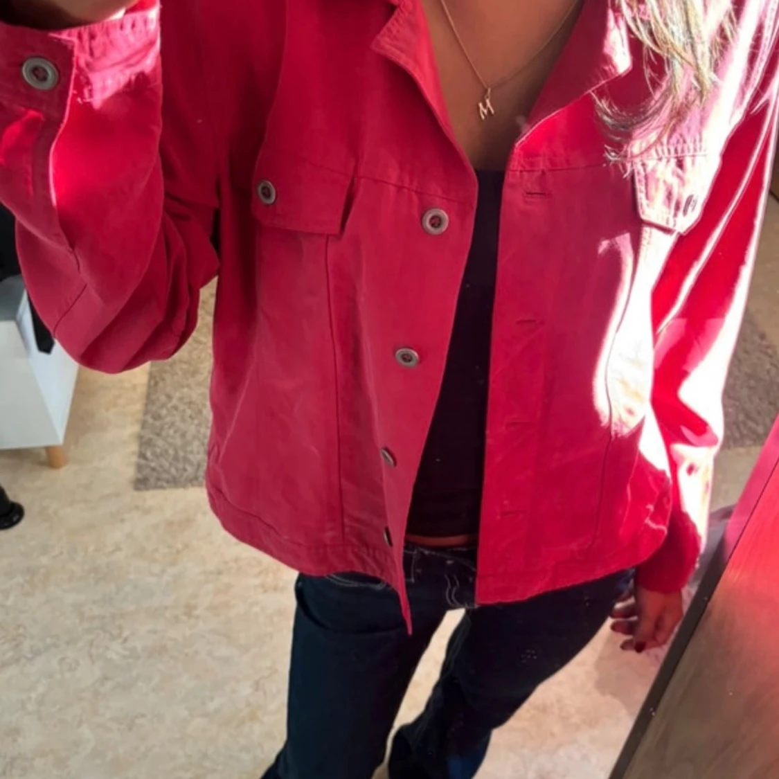 Röd jacka med knappar - 1