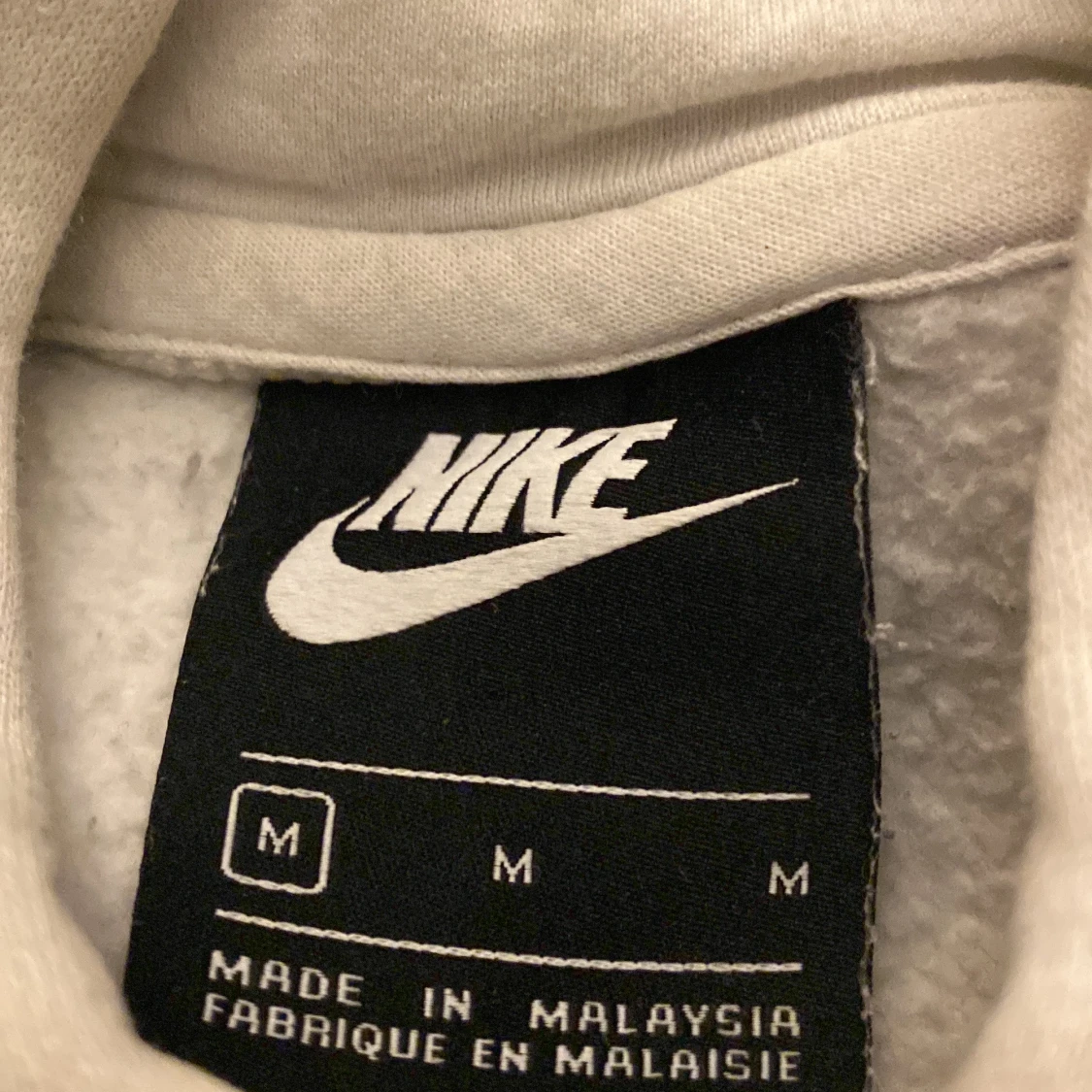 Nike hoodie med svart logga och print - 3