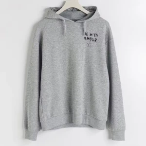 Grå hoodie - Säljer denna då den aldrig används, bilder är tagna från hemsidan men ser precis likadan ut,använd ett fåtal gånger❣️❣️ Ordinariepris 250 kr Storlek 146-152, men passar mig som är xs/s