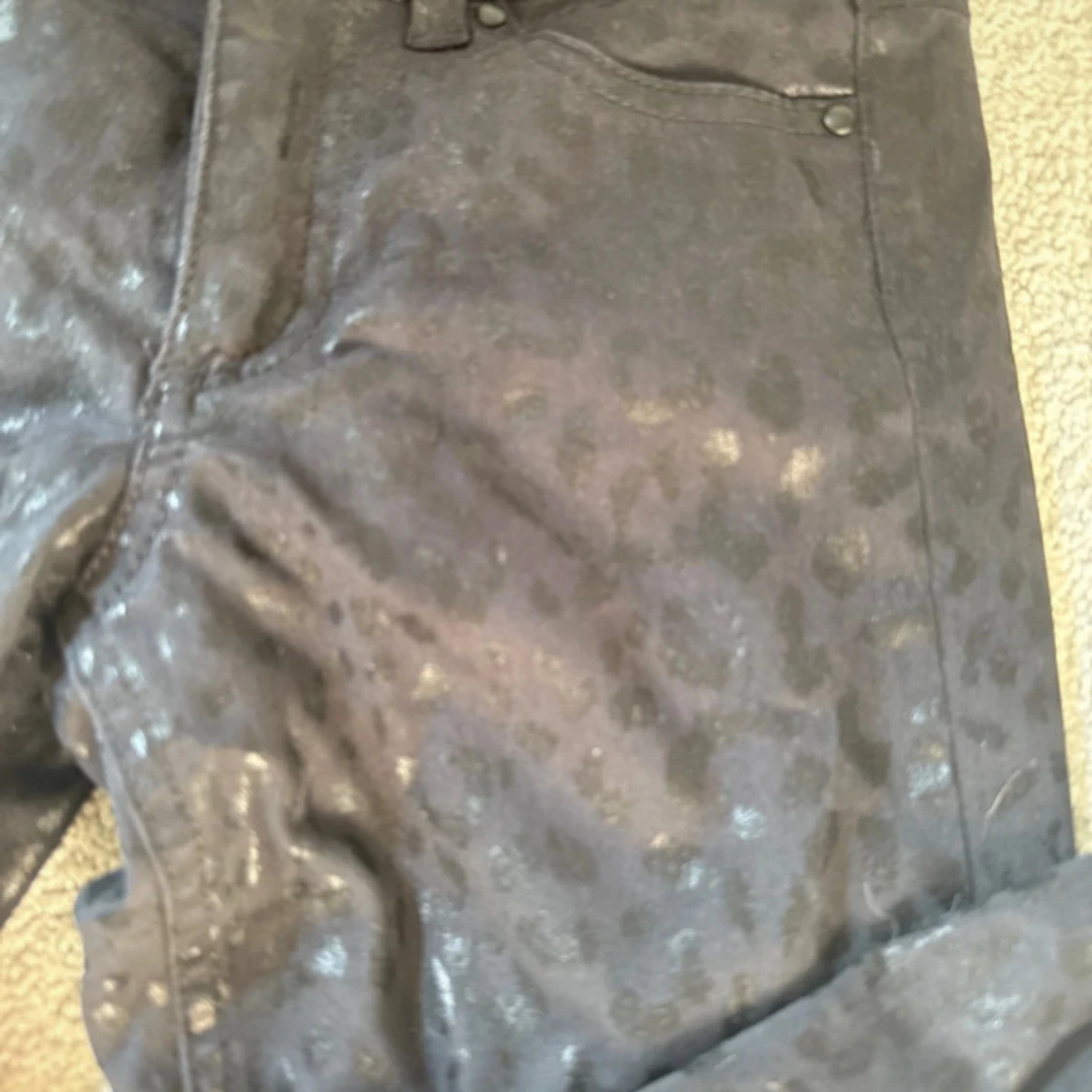 Svarta skinny jeans med leopardmönster - 2