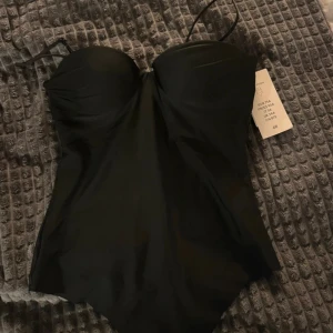 Viral Hm Body 75B - Ny med prislapp på! Kom med bud🩷 Storlek 75B