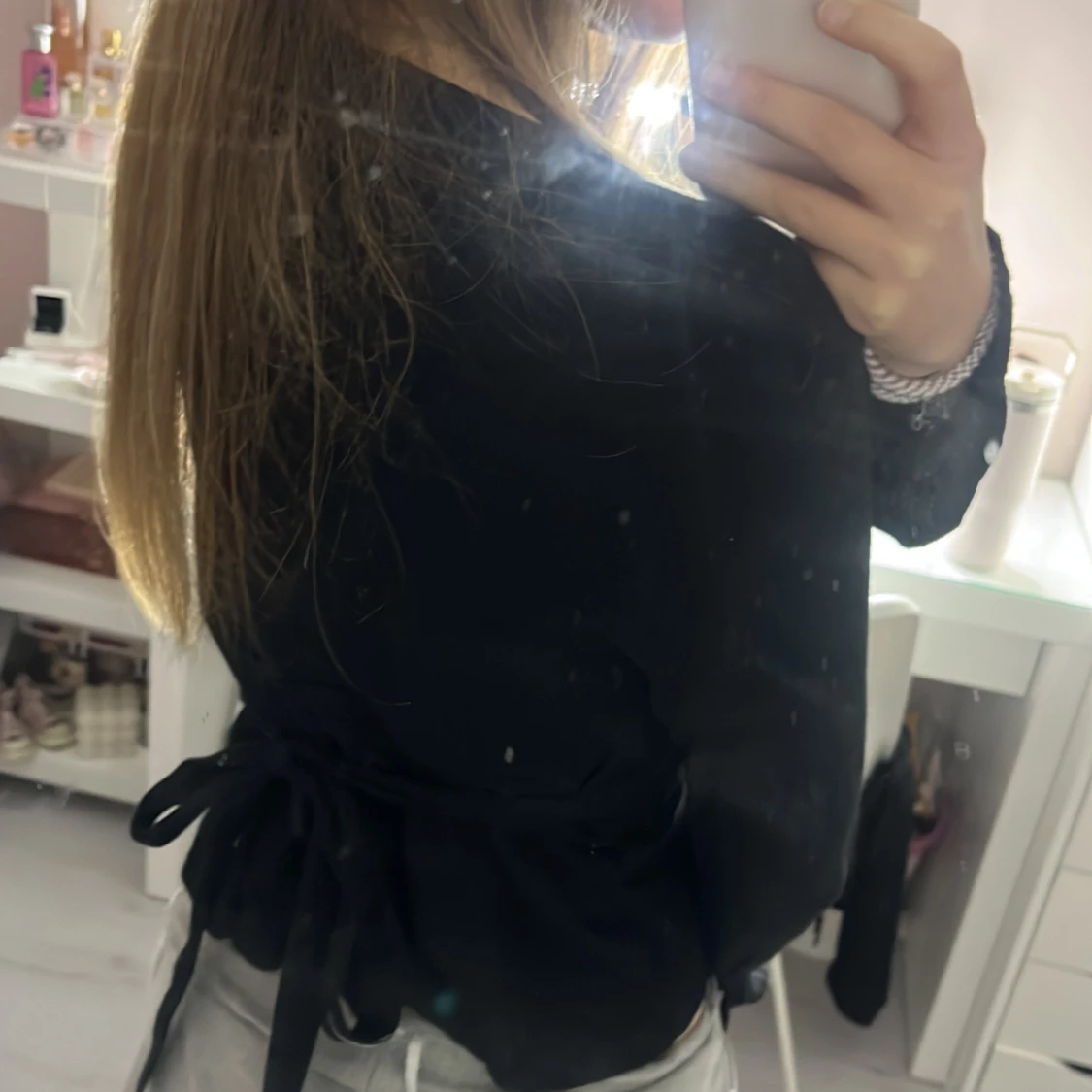 Svart omlottopp med knytband - 1