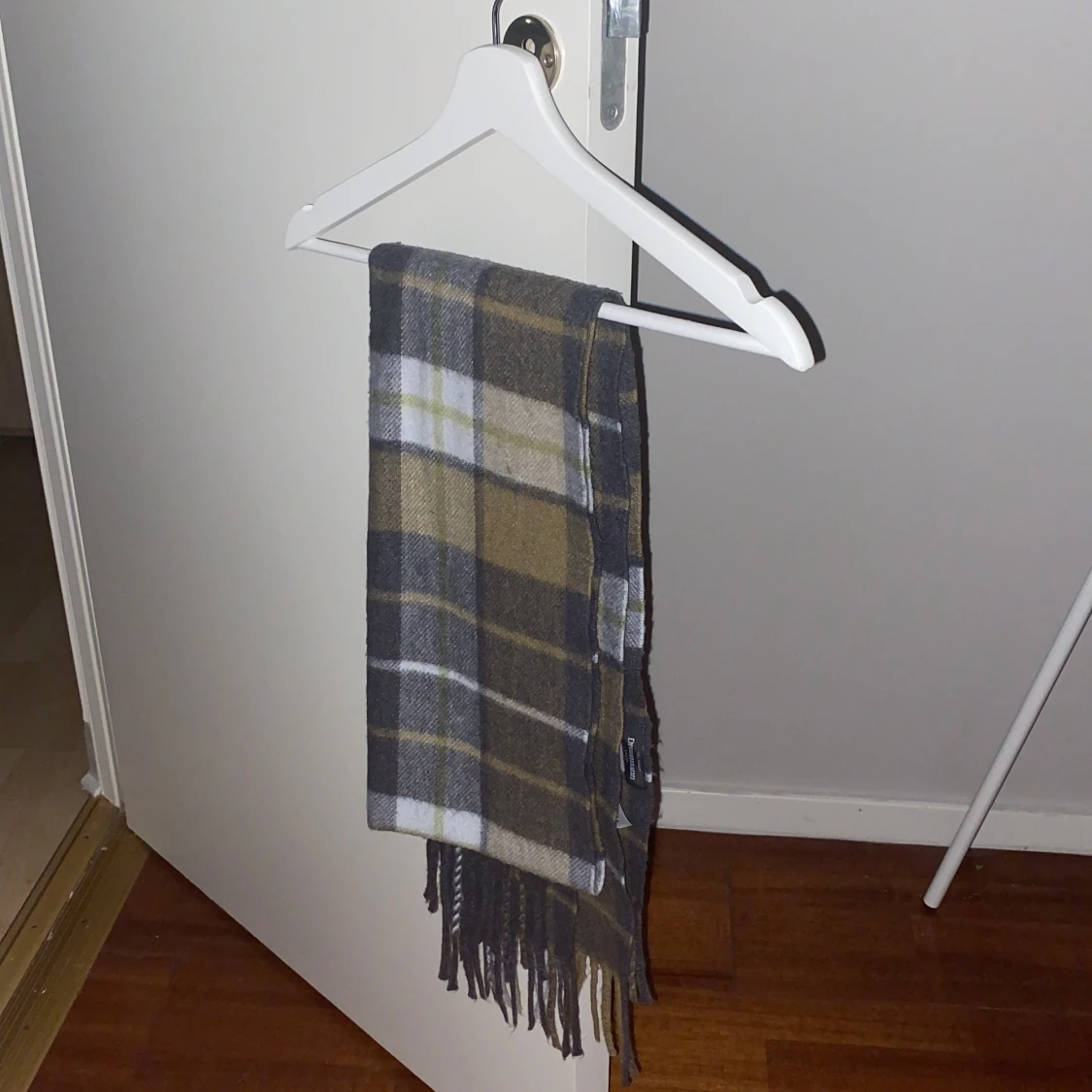 Rutig halsduk från Dressmann - 1