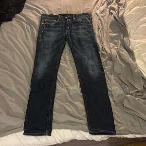 Replay jeans - Replay jeans, modellen sitter som anbass. Endast 299kr!