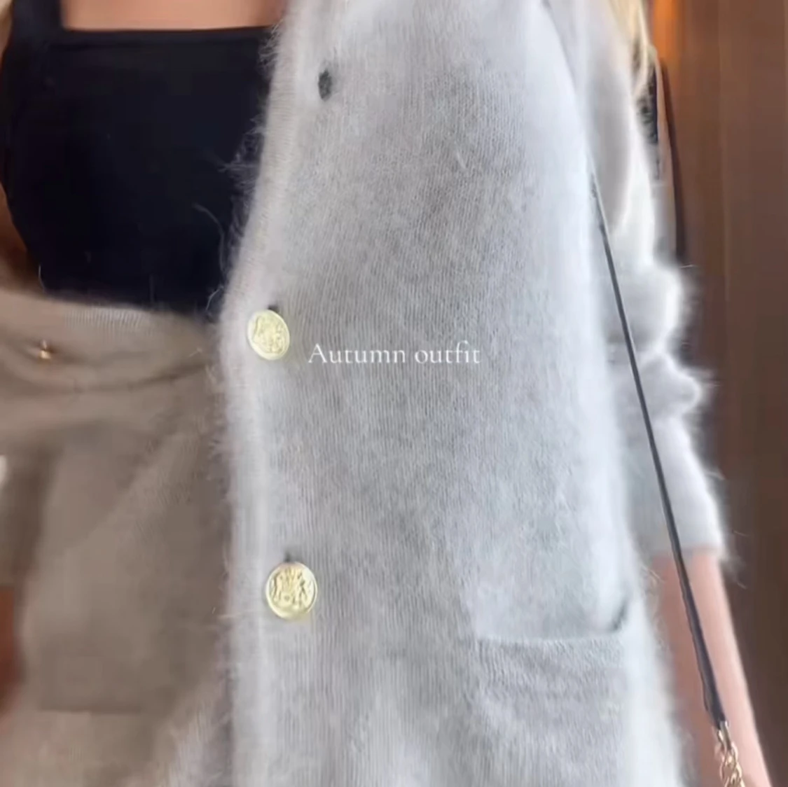 Svart mohair kofta med guldknappar