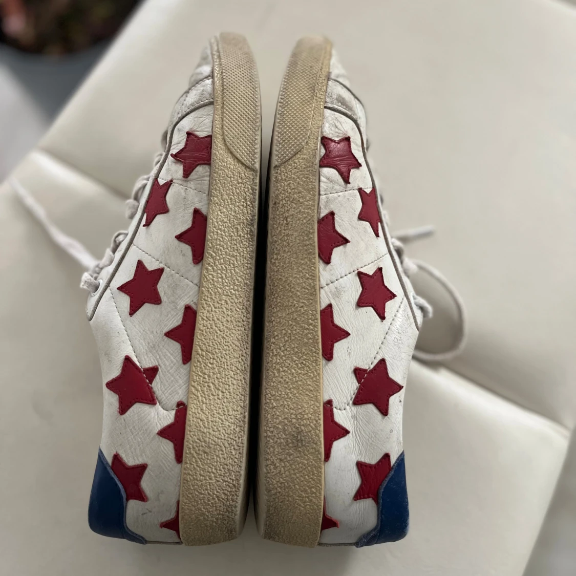 Saint Laurent sneakers med röda stjärnor - 1