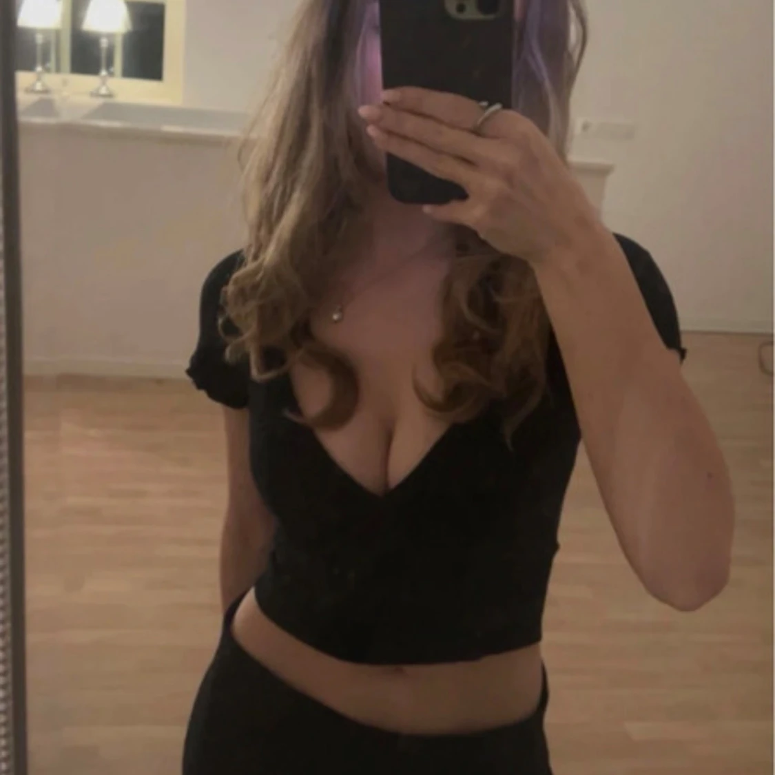 Svart croppad v-ringad topp