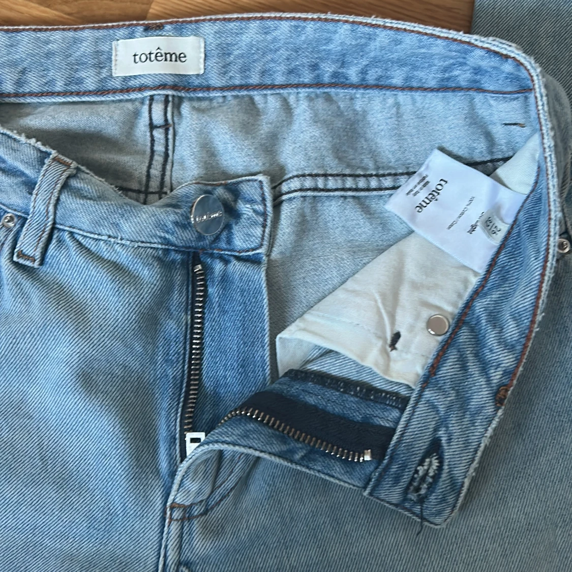 Ljusblå jeans från Totême 26/32 - 3