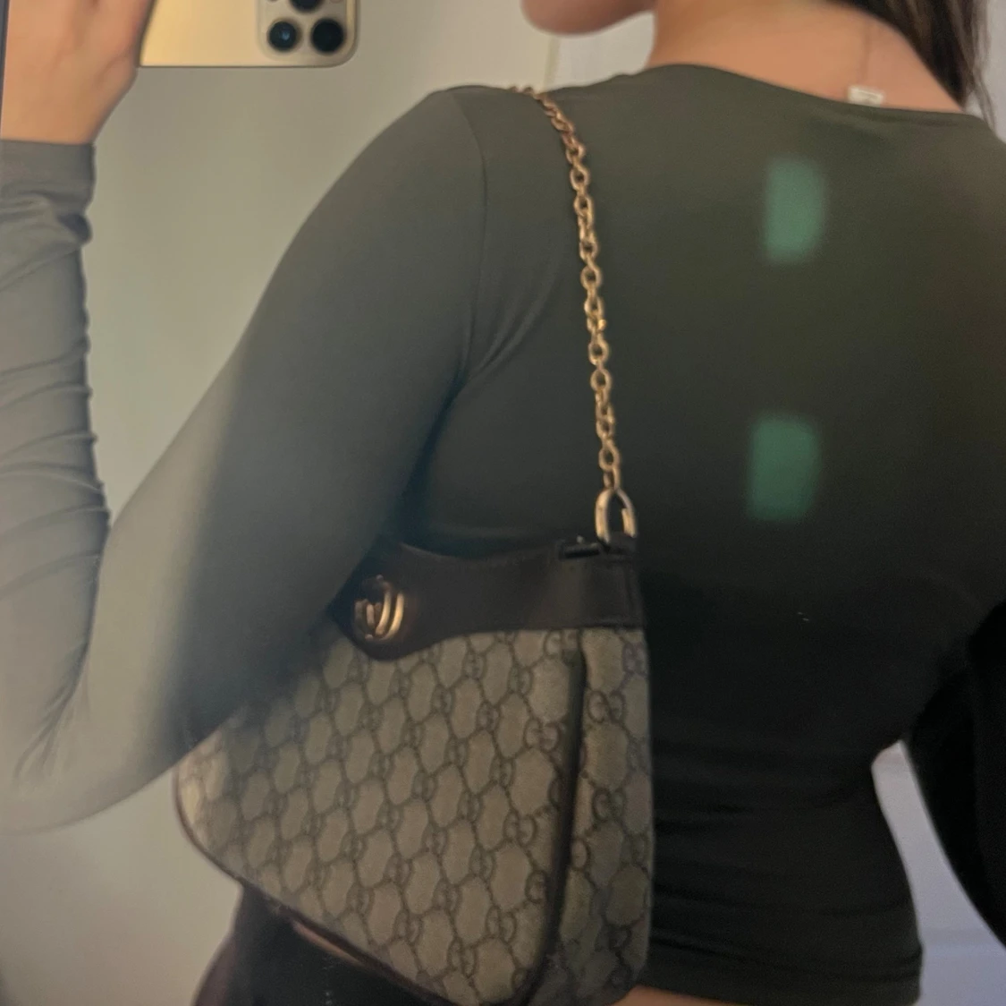 Olivgrön långärmad topp med fyrkantig ringning - 2