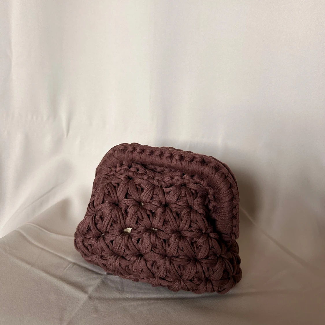 Handgjord brun virkad  handväska - 1