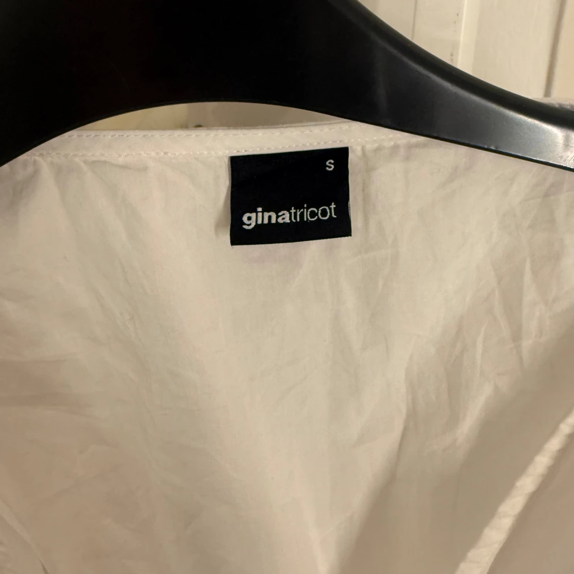 Vit blus med snörning från Gina Tricot - 2