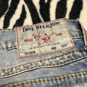 True religion jeans 🖤 - Ljusblå true religion jeans🖤🍒 säljer för dom passade inte så bra på mig, perfekt för baggy fit🖤🍒 