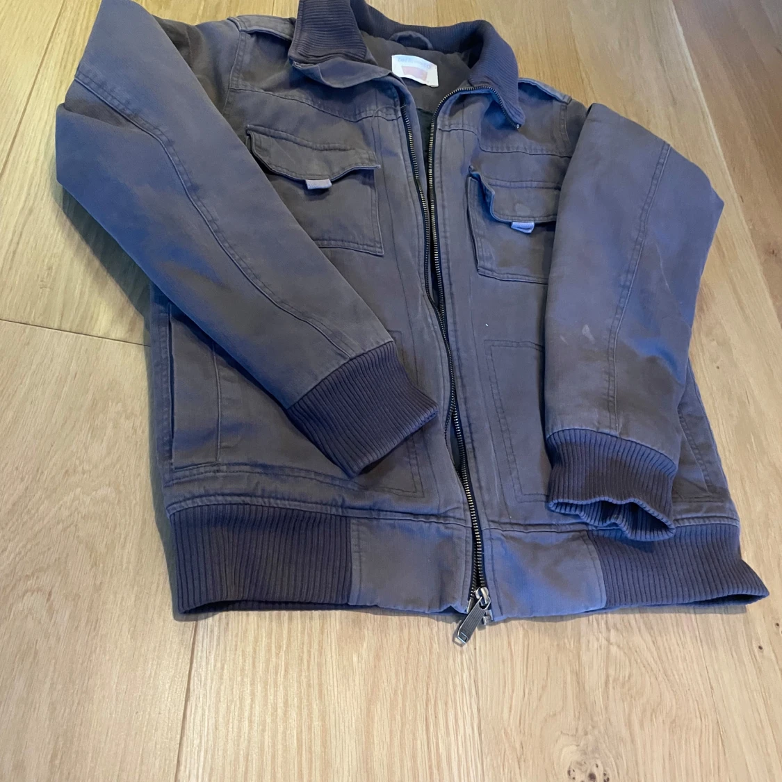 Grå bomberjacka från Levi's - 1