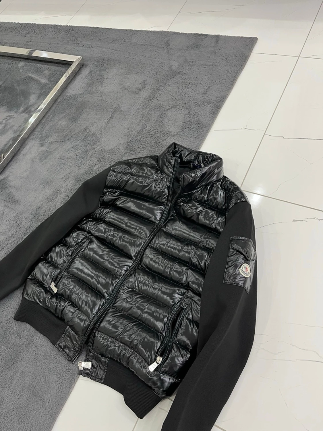 Svart dunjacka från Moncler - 2