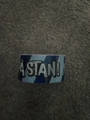 Djurgårds tejp  - Djurgårds tejprulle som det står ”VARNING PÅ STAN” använd inte alls mycket.