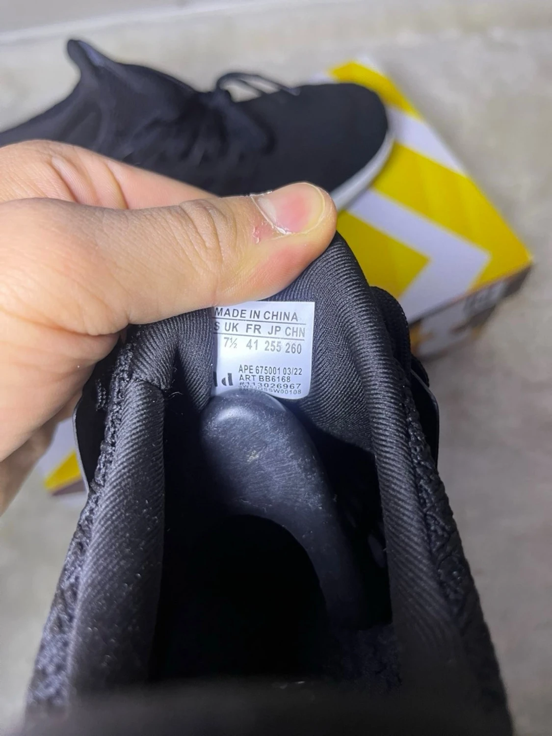 Svarta Adidas Ultraboost sneakers - 1