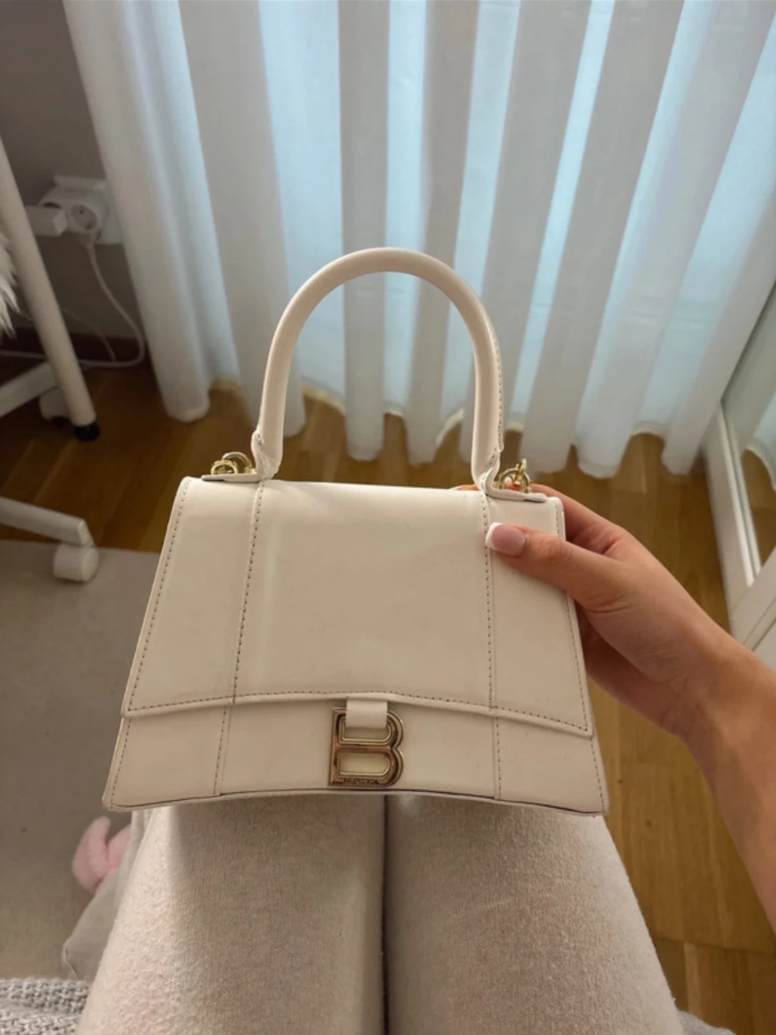 Vit B-handväska - 1