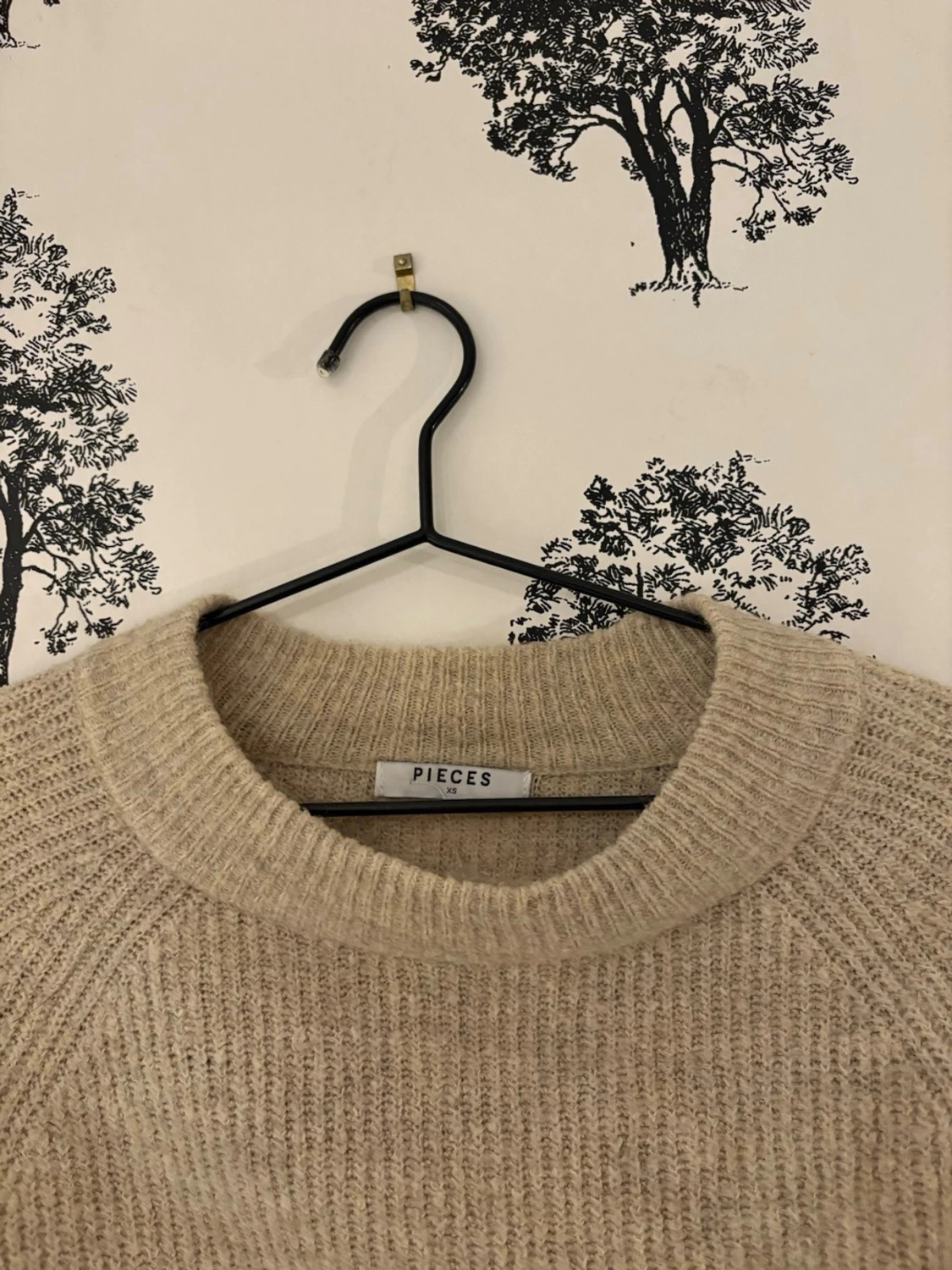 Beige ribbad stickad tröja från Pieces - 2