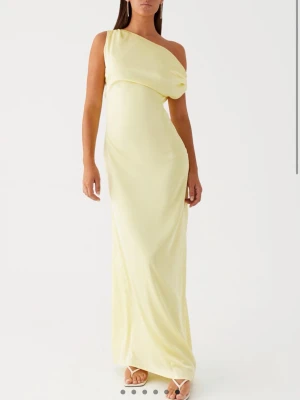 Söker! Storlek 40 - Söker denna klänningen i storlek 40