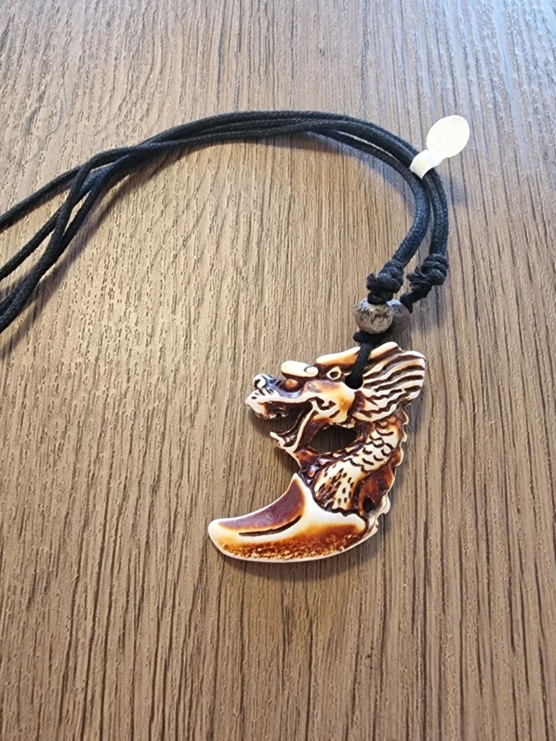 Totemhalsband med halsrem.