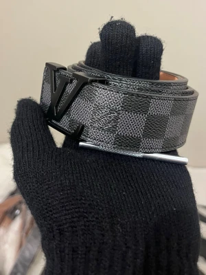 Svart bälte - 110cm oanvända 