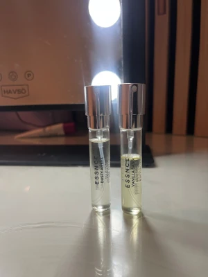 Två essnce parfymer i 8 ml - Två essnce parfymer i 8 ml i dofterna dusty amber ✨🍏🌷 och vanilla sass ✨🍦🪻 Super goda dofter !! 