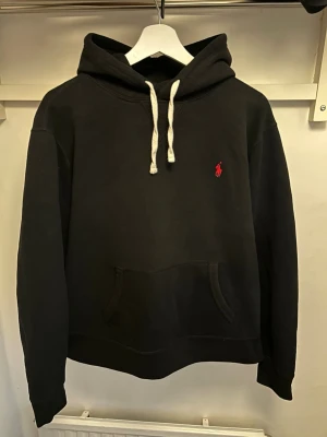 Ralph Lauren hoodie - Ralph Lauren hoodie i Nyskick. Nypris 2295kr
