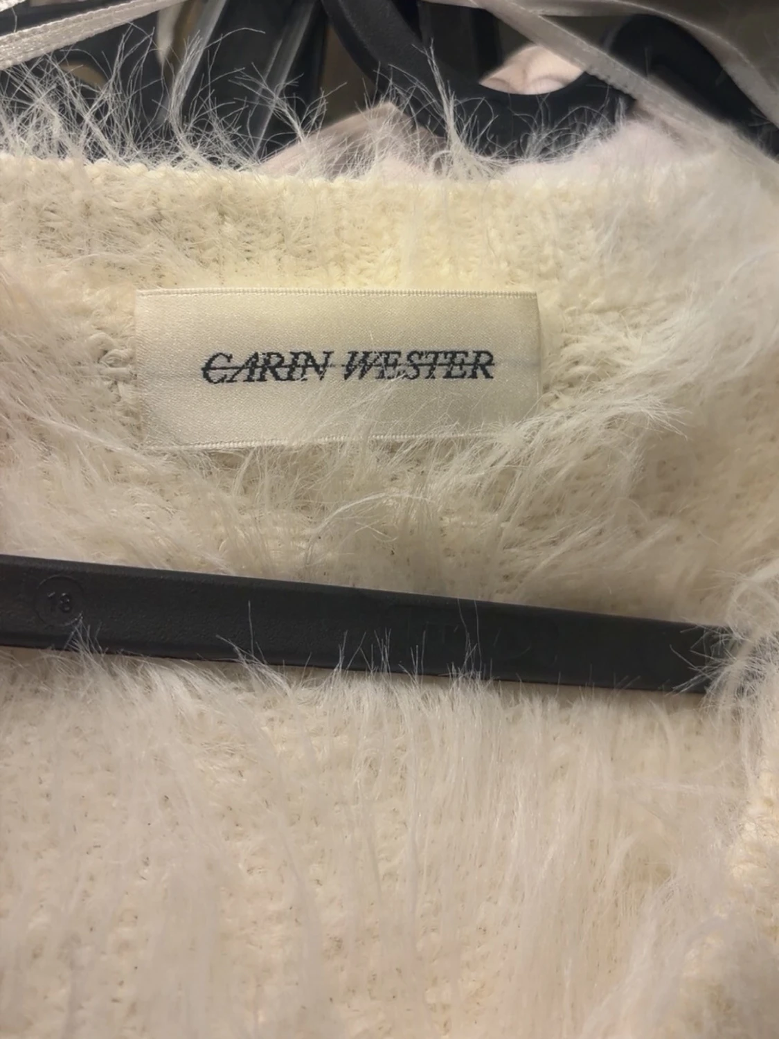 Vit fluffig kofta med lång ärm - 2