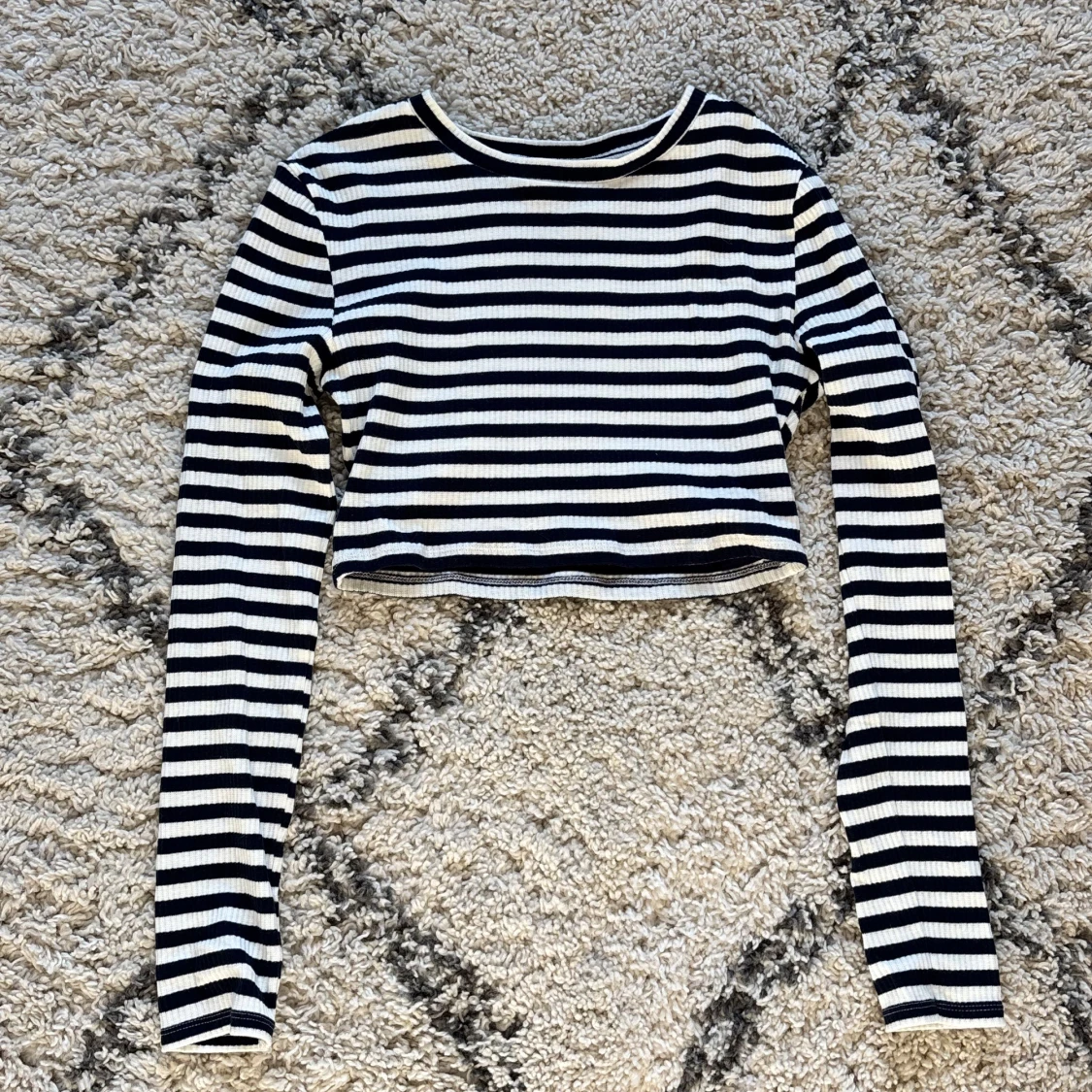 långärmad croppad topp