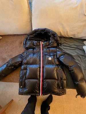 Moncler jacka  - Storlek: 5 (passar XL/L) jacka är i nyskick