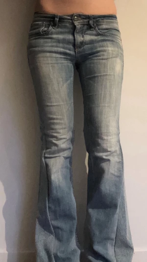 Only jeans - Jeans, 28/32, midjemått rakt över: 37 Innerbenslängd: 75. Hör av er vid frågor💕 inga defekter vad vi sett.