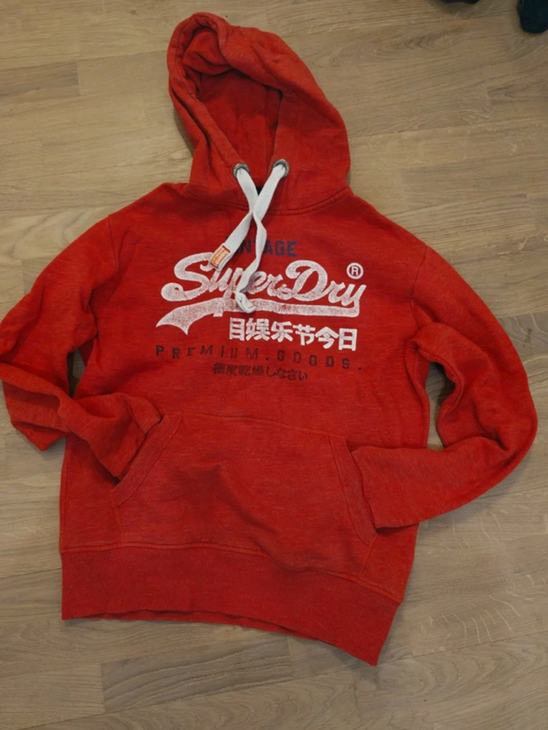Röd Superdry hoodie